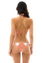 Laden Sie das Bild in den Galerie-Viewer, Model Back: Rio De Sol Unterteil Bottom Rose Recorte Tri
