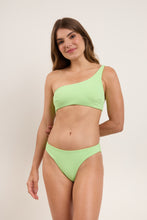 Laden Sie das Bild in den Galerie-Viewer, Model Front: Rio De Sol Unterteil Bottom Sand-Menta Essential-Comfy
