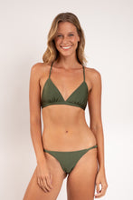 Laden Sie das Bild in den Galerie-Viewer, Model Front: Rio De Sol Unterteil Bottom Shimmer-Croco Cheeky-Noa
