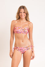 Laden Sie das Bild in den Galerie-Viewer, Model Front: Rio De Sol Unterteil Bottom Sweet-Camo Madrid
