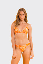 Laden Sie das Bild in den Galerie-Viewer, Model Front: Rio De Sol Unterteil Bottom Trail-Orange Essential
