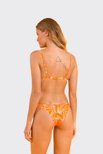Laden Sie das Bild in den Galerie-Viewer, Model Back: Rio De Sol Unterteil Bottom Trail-Orange Essential
