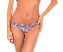 Laden Sie das Bild in den Galerie-Viewer, Model Front: Rio De Sol Unterteil Calcinha Folk Strappy
