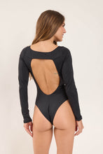 Laden Sie das Bild in den Galerie-Viewer, Model Back: Rio De Sol Badeanzug Lava Surf
