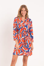 Laden Sie das Bild in den Galerie-Viewer, Model Front: Rio De Sol Strandkleid Leaves Chemise
