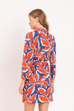 Laden Sie das Bild in den Galerie-Viewer, Model Back: Rio De Sol Strandkleid Leaves Chemise
