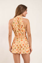 Laden Sie das Bild in den Galerie-Viewer, Model Back: Rio De Sol Mini Dress Mosaico Low Cut Dress
