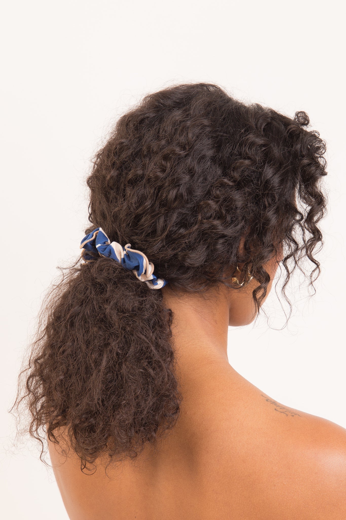 Model Front: Rio De Sol Haar-Accessoires Pottery Scrunchie
