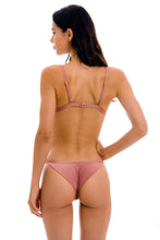 Laden Sie das Bild in den Galerie-Viewer, Model Back: Rio De Sol Set Set Callas Tri-Fixo Cheeky-Fixa
