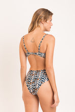 Laden Sie das Bild in den Galerie-Viewer, Model Back: Rio De Sol Set Set Ikat Twist Hotpants
