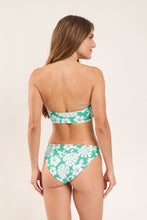 Laden Sie das Bild in den Galerie-Viewer, Model Back: Rio De Sol Set Set Pua-Valley Lani Waikiki
