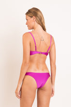 Laden Sie das Bild in den Galerie-Viewer, Model Back: Rio De Sol Set Set Shimmer-Gaia Bandeau-Joy Essential
