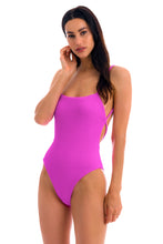 Laden Sie das Bild in den Galerie-Viewer, Model Front: Rio De Sol Badeanzug St-Tpz Pink Ella
