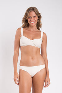 Model Front: Rio De Sol Oberteil Top Malibu-Natural Amelia
