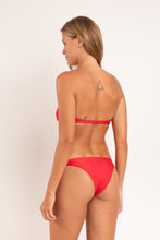 Laden Sie das Bild in den Galerie-Viewer, Model Back: Rio De Sol Oberteil Top Microfibra-Chic-Red Bandeau-Joy
