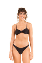 Laden Sie das Bild in den Galerie-Viewer, Model Front: Rio De Sol Oberteil Top Shimmer-Black Bandeau-Joy
