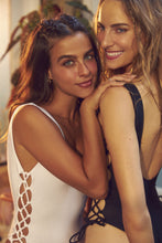 Laden Sie das Bild in den Galerie-Viewer, Shimmer-White Zoe
