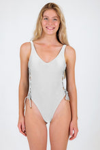 Laden Sie das Bild in den Galerie-Viewer, Shimmer-White Zoe
