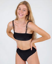 Laden Sie das Bild in den Galerie-Viewer, Set Shimmer-Black Bandeau-Reto Hotpants
